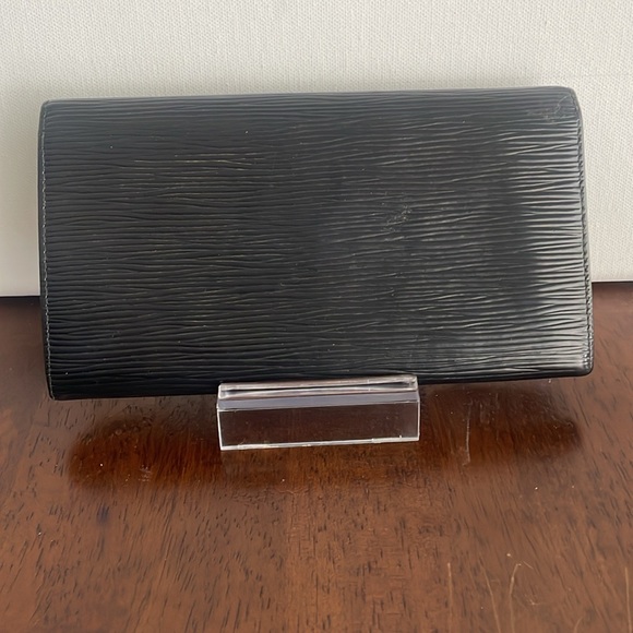 *FREE SHIPPING* Louis Vuitton Epi Sarah Wallet *Professionally Repainted* - Picture 3 of 14